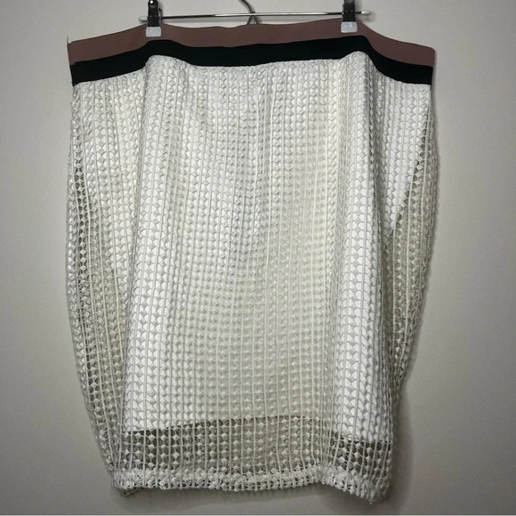 NWT CARMAKOMA White Lace Overlay Skirt - Picture 3 of 7